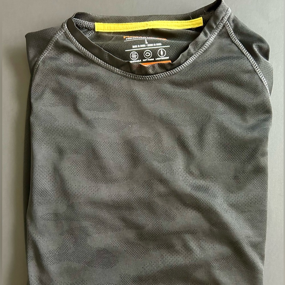 Performance SportsWear T-Shirt. Size LARGE.
DRI-Fit